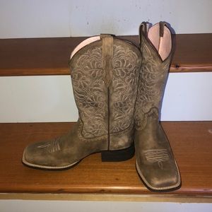 ariat round up remuda